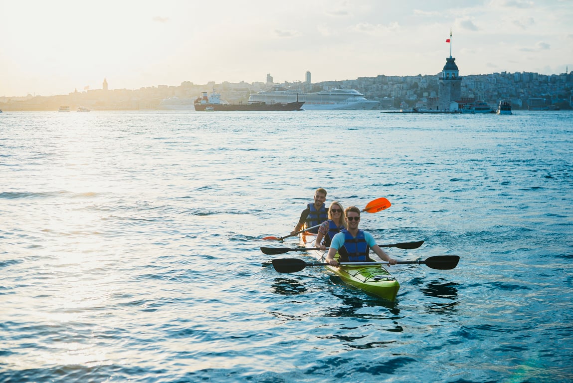 A guide giving the safety briefing and basic paddling lesson before launch