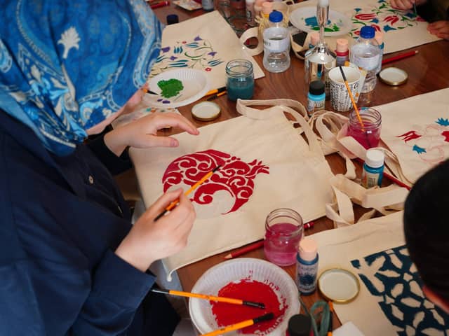 TOTE BAG PAINTING WITH THE TRADITIONAL PATTERNS POP-UP WORKSHOP