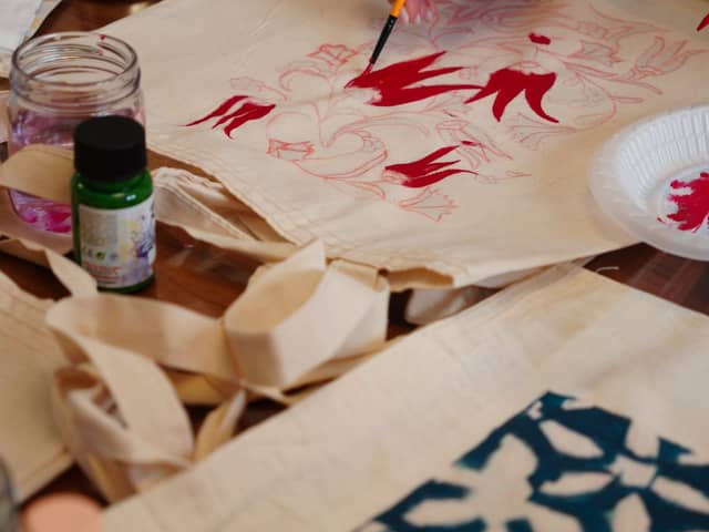 TOTE BAG PAINTING WITH THE TRADITIONAL PATTERNS POP-UP WORKSHOP